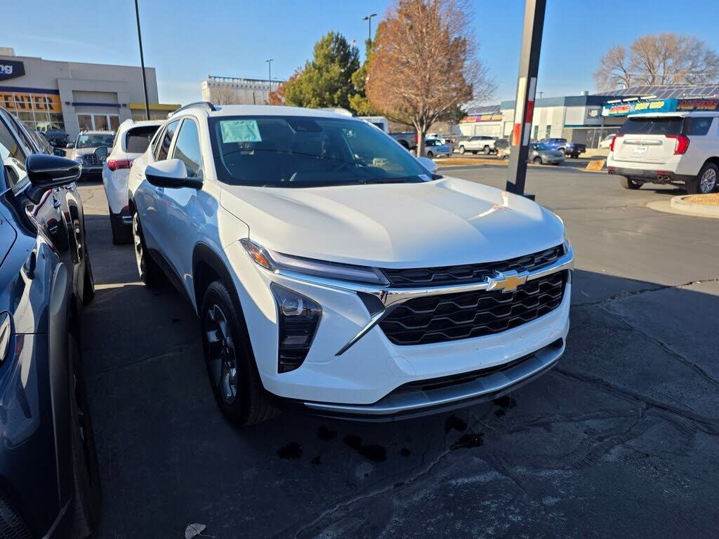 2024 CHEVROLET Trax