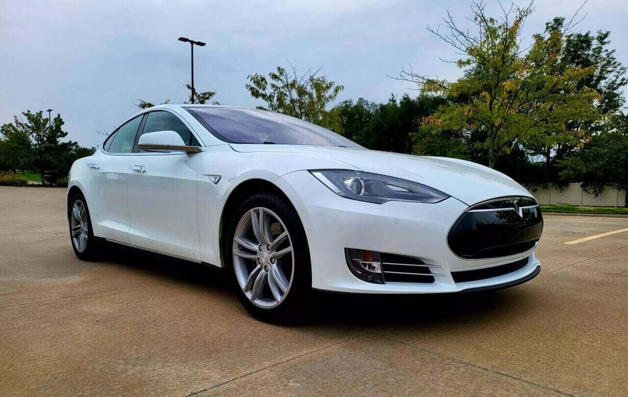 2015 TESLA Model S