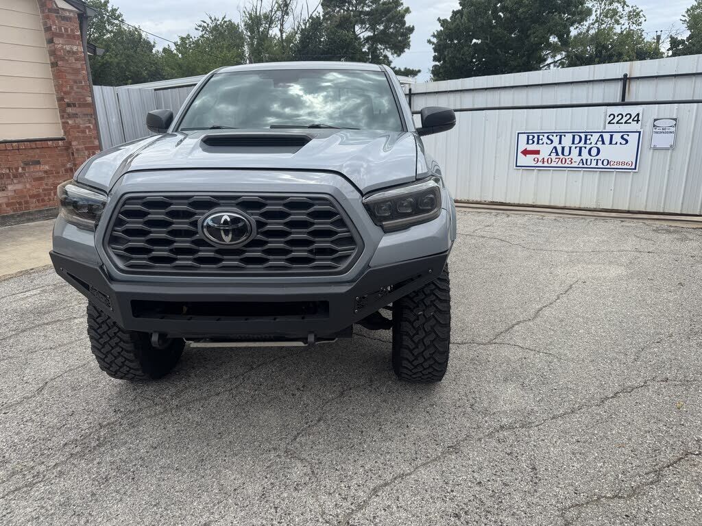 2018 TOYOTA Tacoma