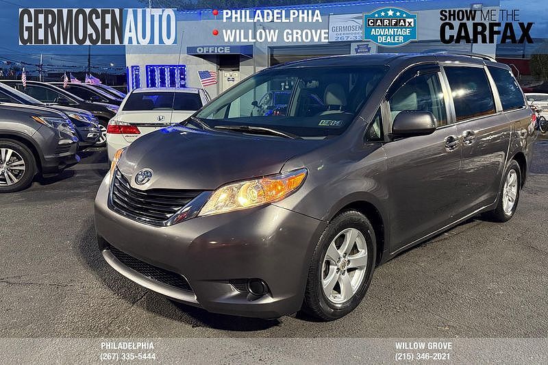 2012 TOYOTA Sienna
