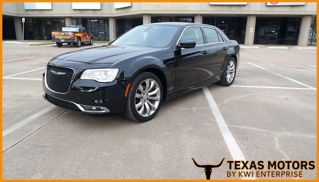 2019 CHRYSLER 300