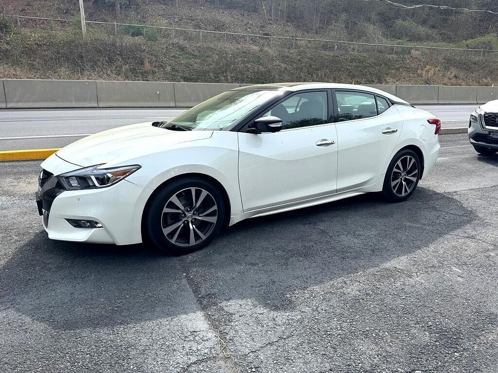 2017 NISSAN Maxima
