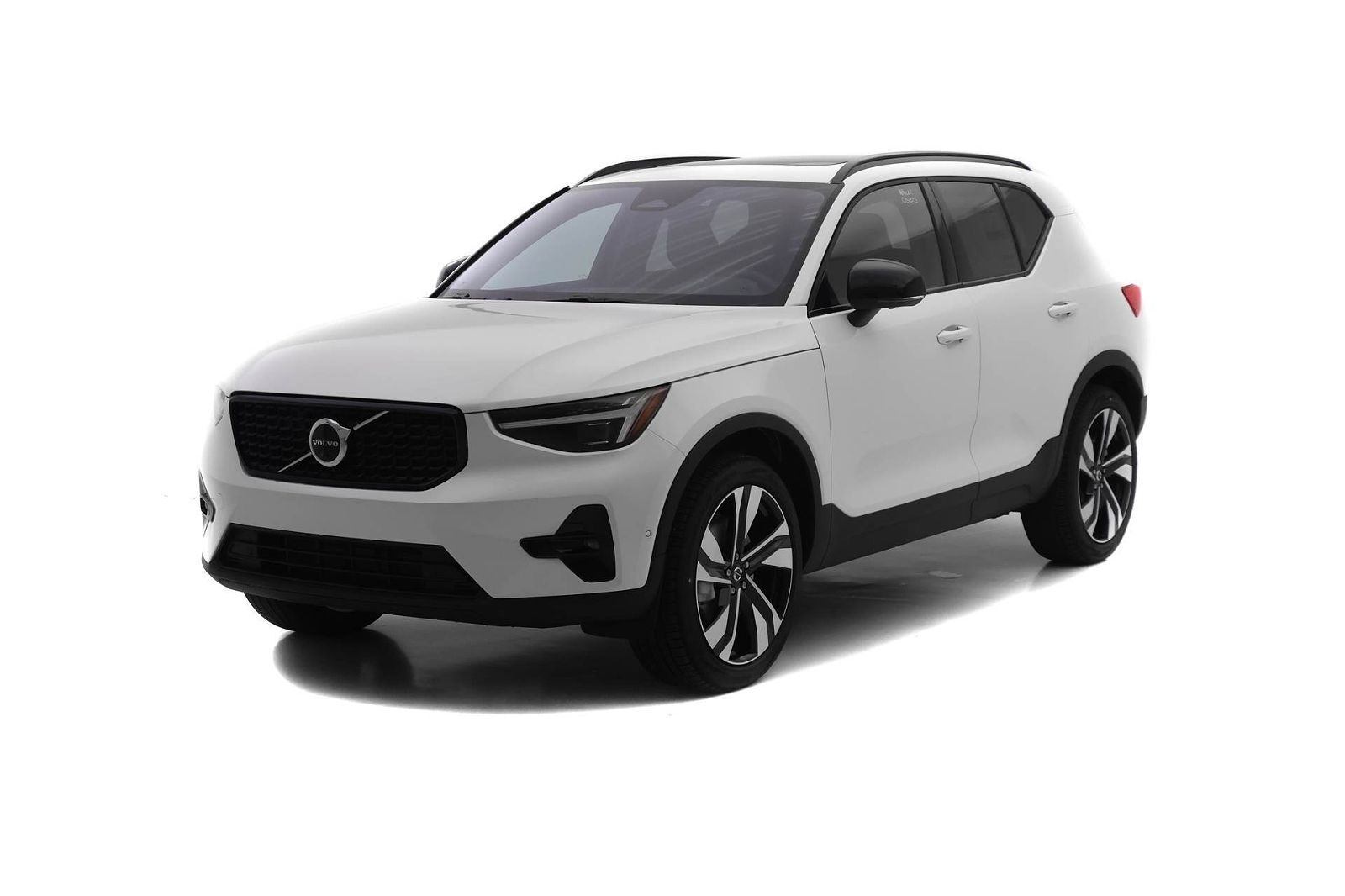2025 VOLVO XC40