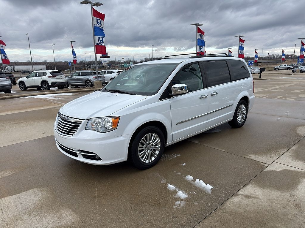 2015 CHRYSLER Town and Country