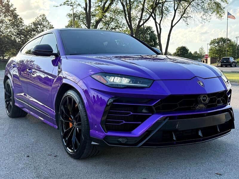 2022 LAMBORGHINI URUS