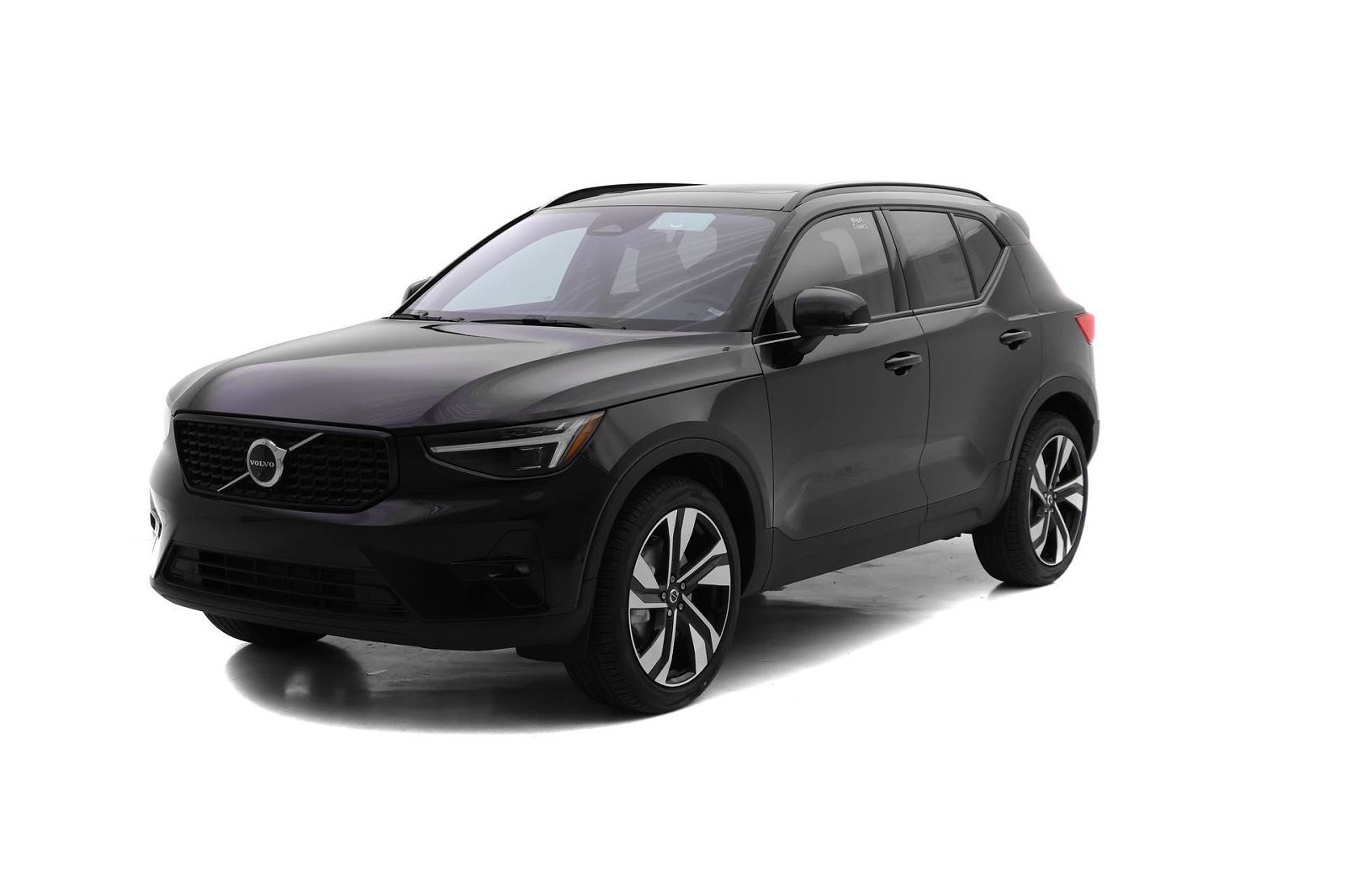2025 VOLVO XC40
