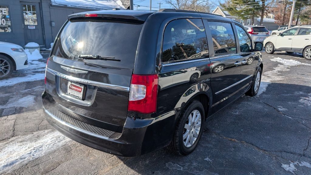 2016 CHRYSLER Town and Country