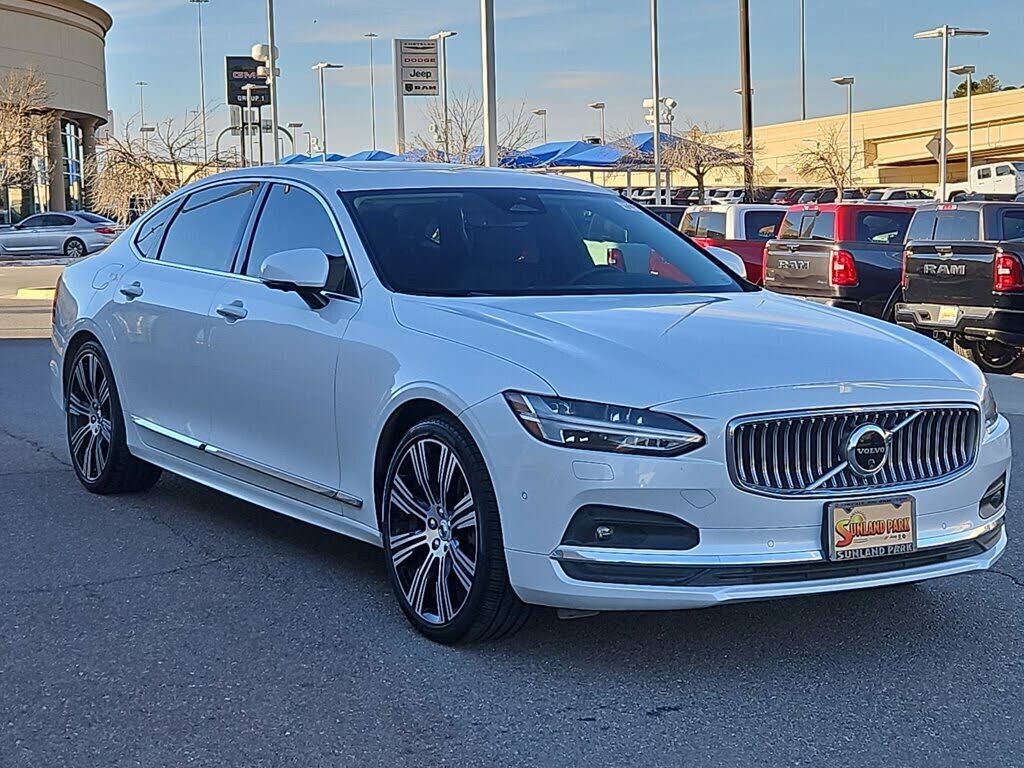 2023 VOLVO S90