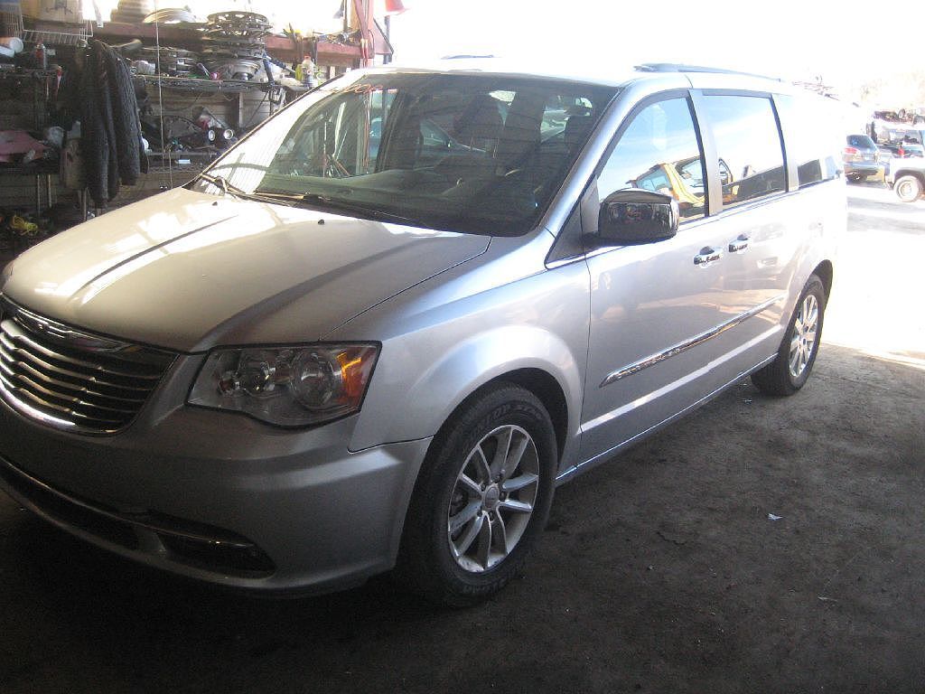 2012 CHRYSLER Town and Country
