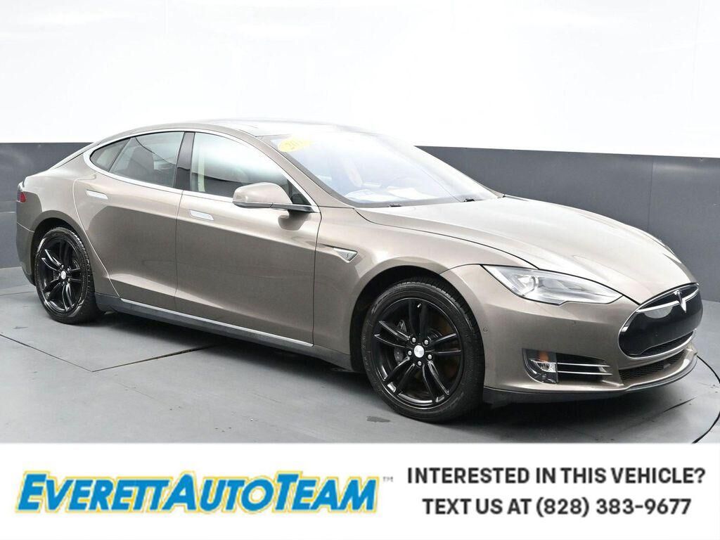 2015 TESLA Model S