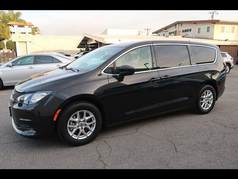 2022 CHRYSLER Voyager