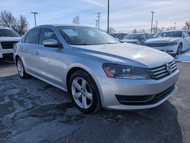 2013 VOLKSWAGEN Passat