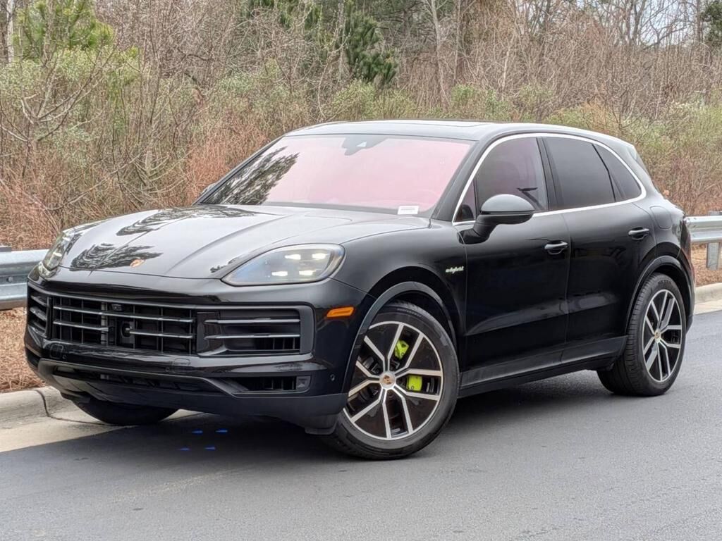 2025 PORSCHE Cayenne
