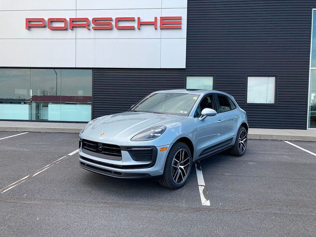 2025 PORSCHE Macan