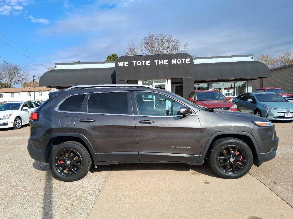 2017 JEEP Cherokee