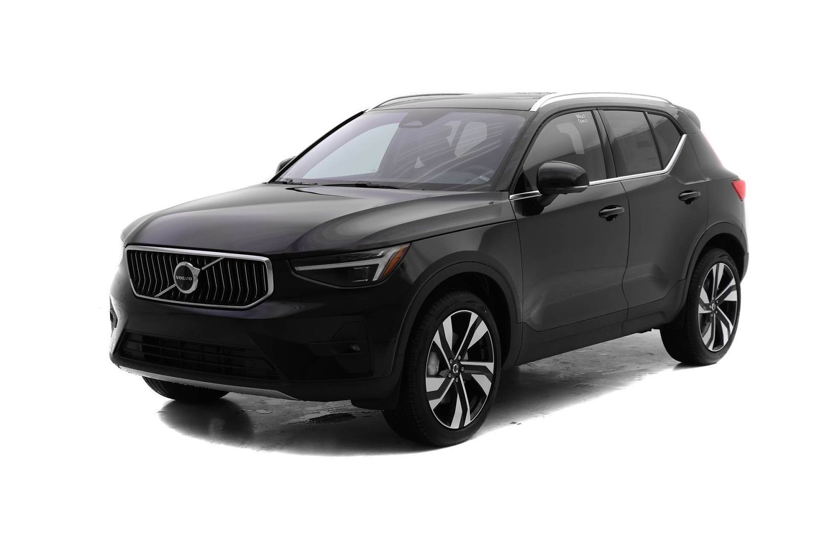 2025 VOLVO XC40