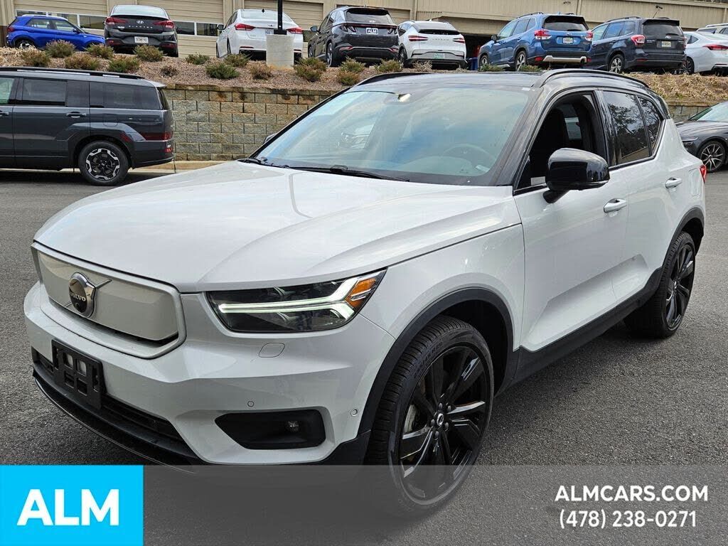 2022 VOLVO XC40
