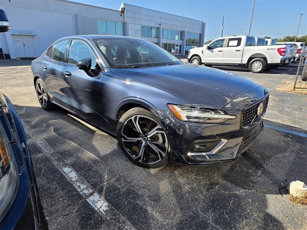 2024 VOLVO S60