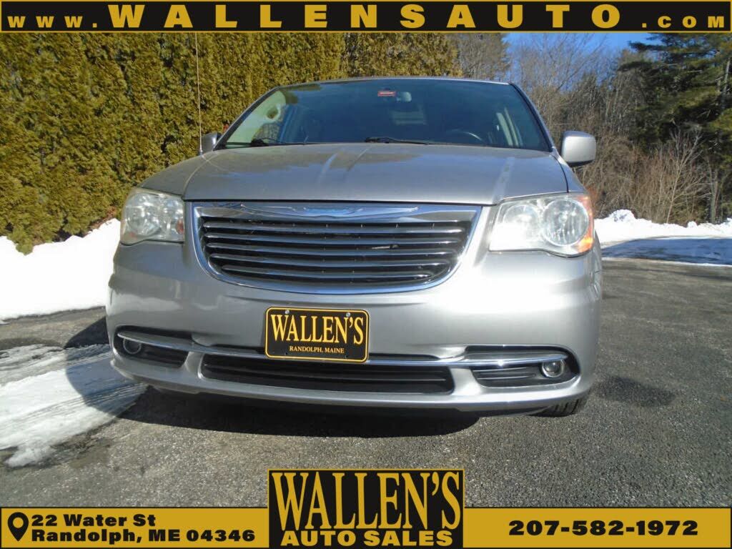 2014 CHRYSLER Town and Country