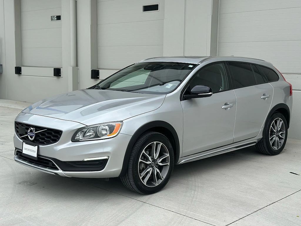 2017 VOLVO V60CC