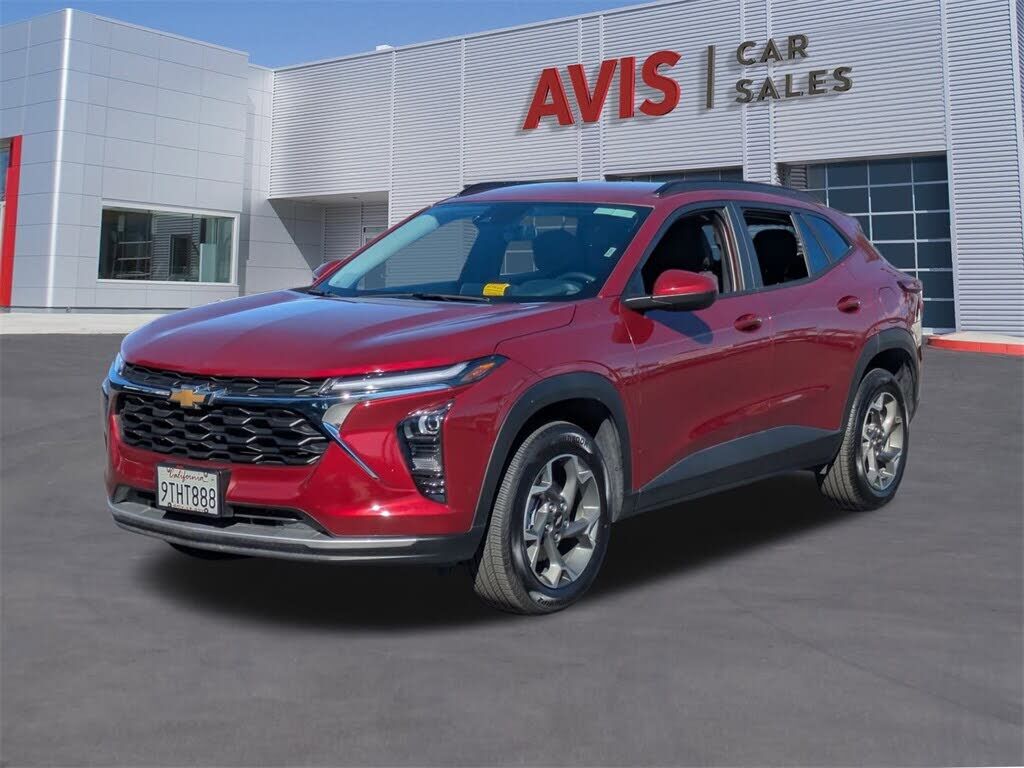 2025 CHEVROLET Trax