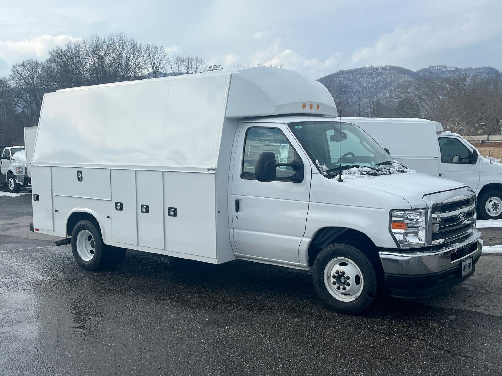2026 FORD E-350