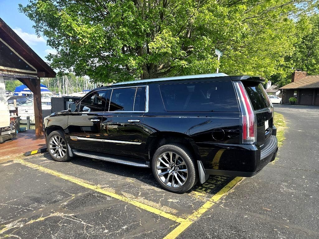 2017 CADILLAC Escalade ESV
