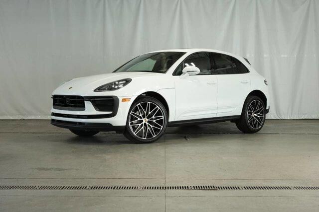 2025 PORSCHE Macan