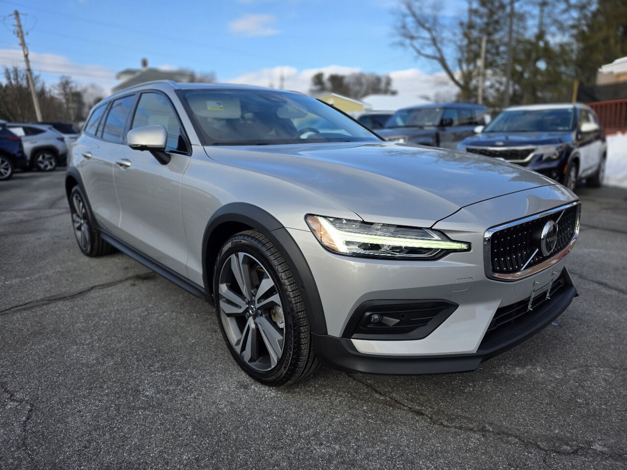 2023 VOLVO V60CC