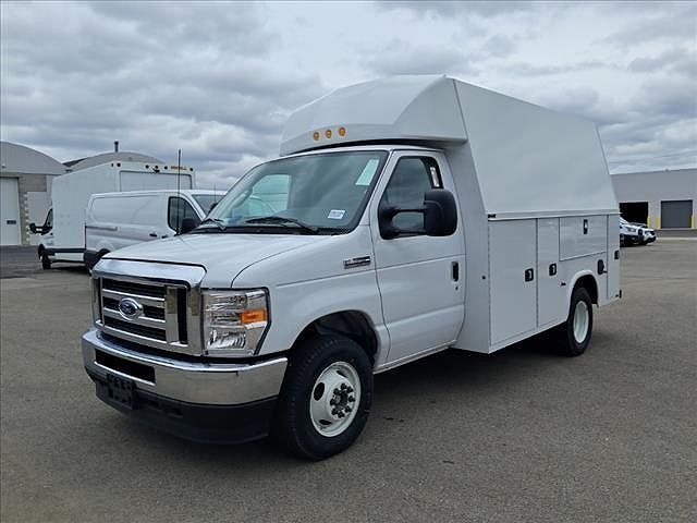 2025 FORD E-350