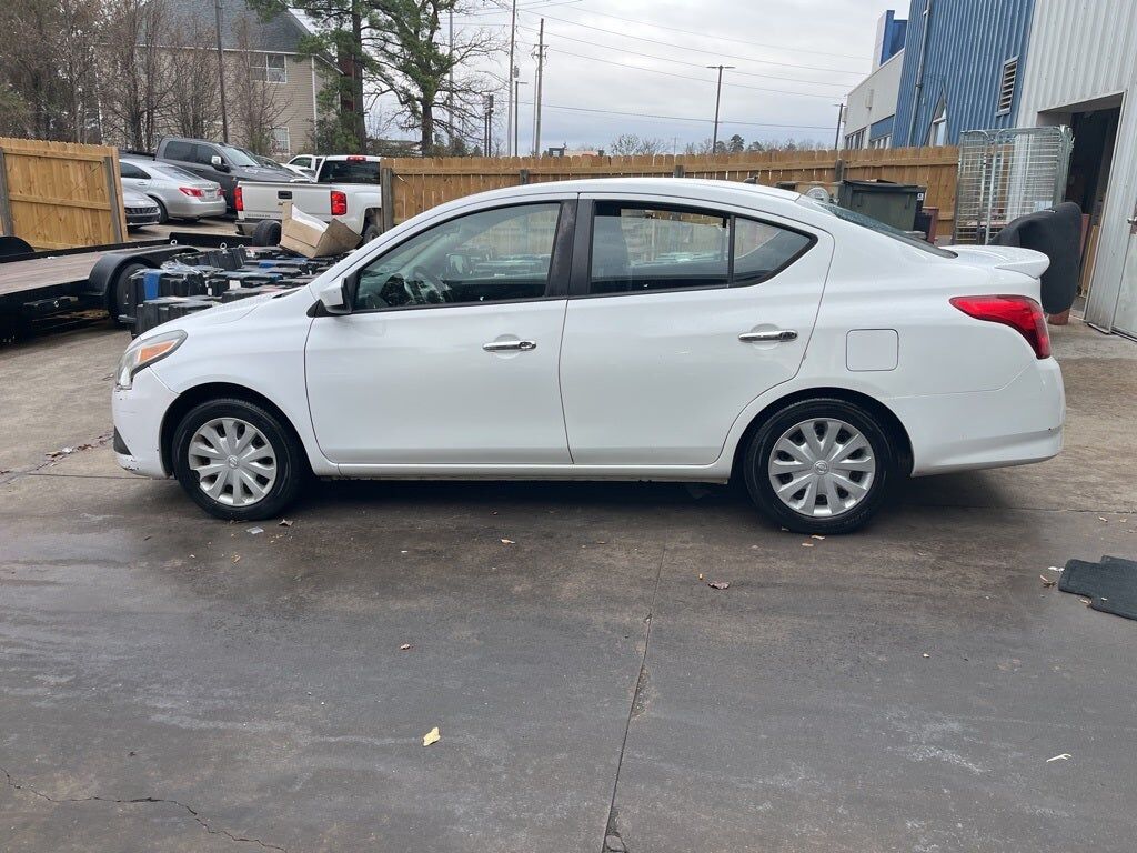 2017 NISSAN Versa