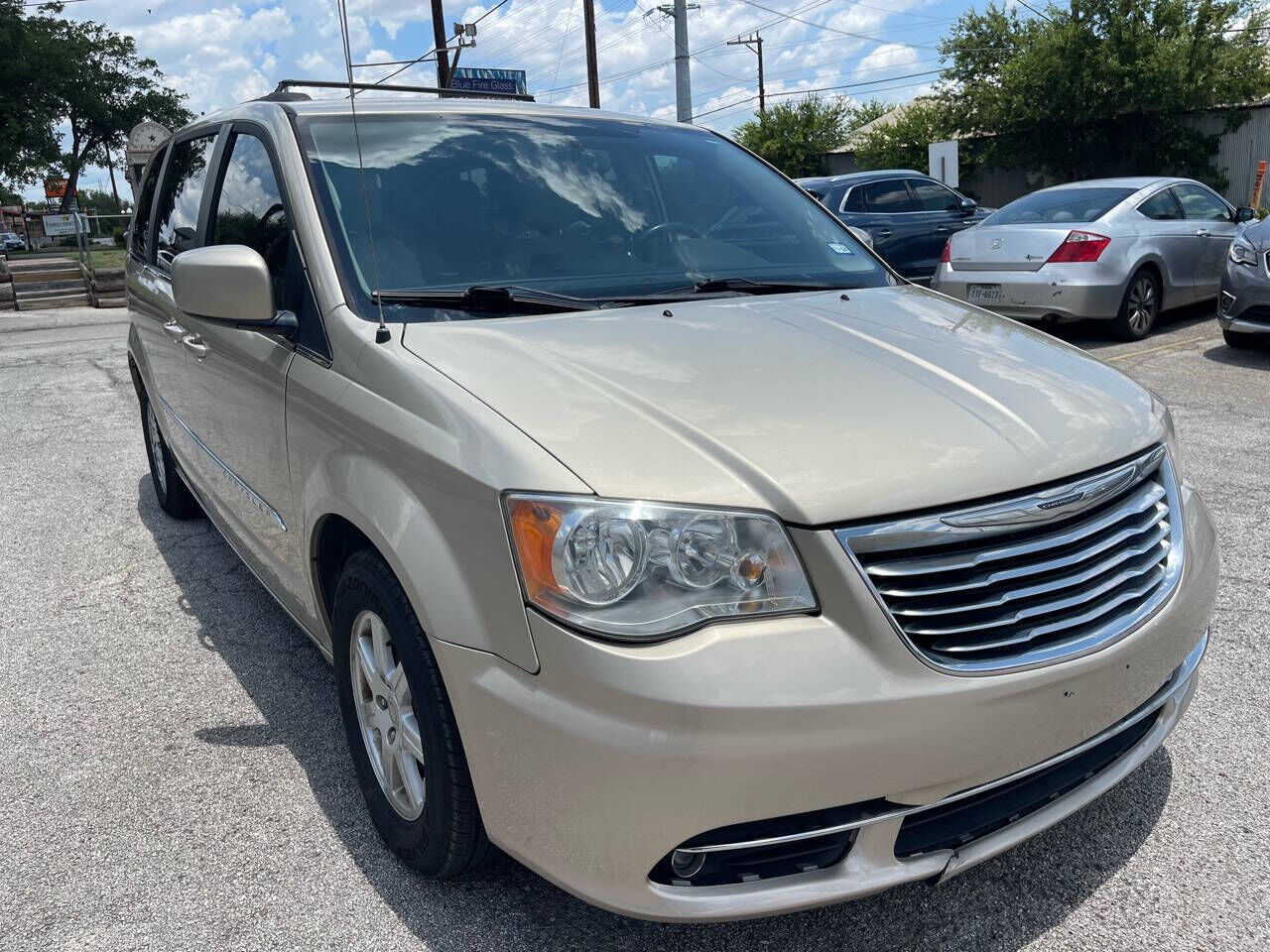 2013 CHRYSLER Town and Country