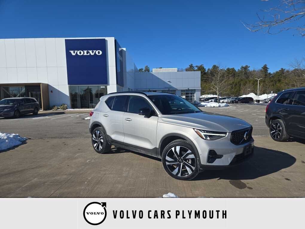 2023 VOLVO XC40