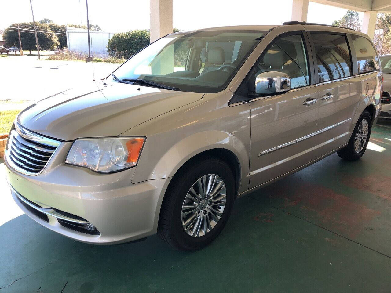 2013 CHRYSLER Town and Country