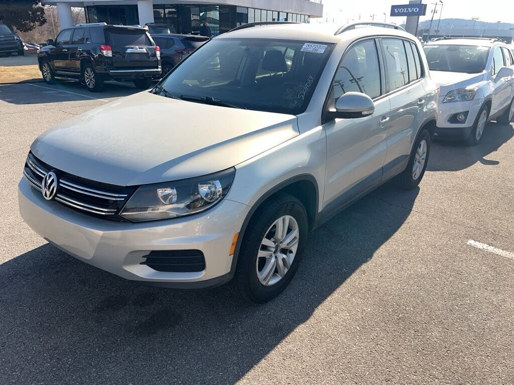 2015 VOLKSWAGEN Tiguan