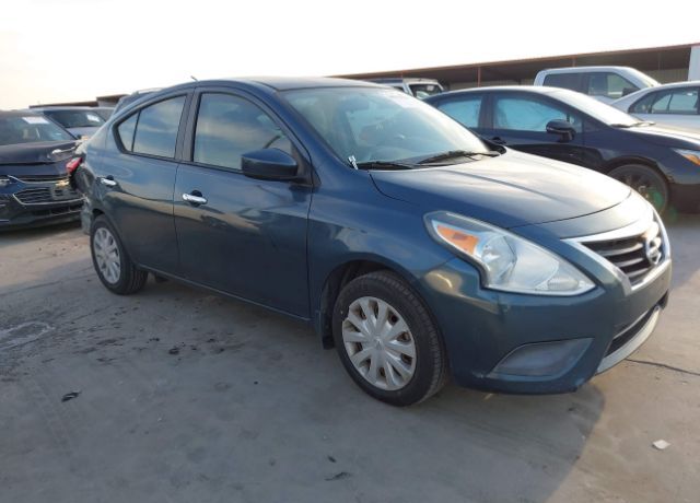 2015 NISSAN Versa