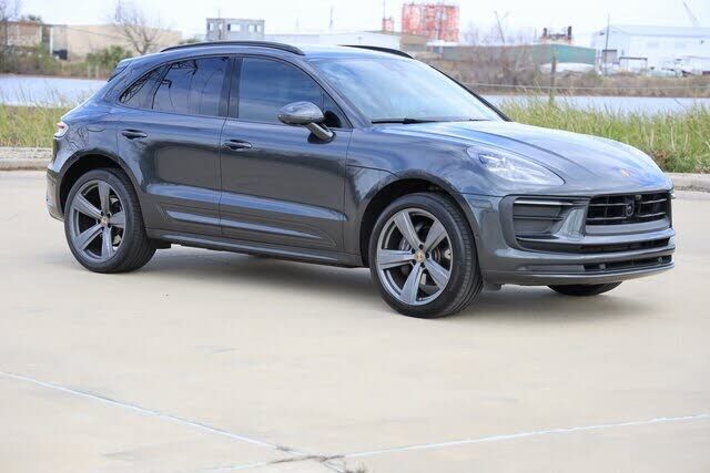 2022 PORSCHE Macan
