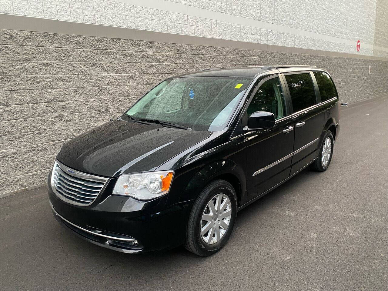 2016 CHRYSLER Town and Country