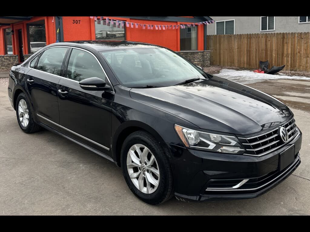 2017 VOLKSWAGEN Passat