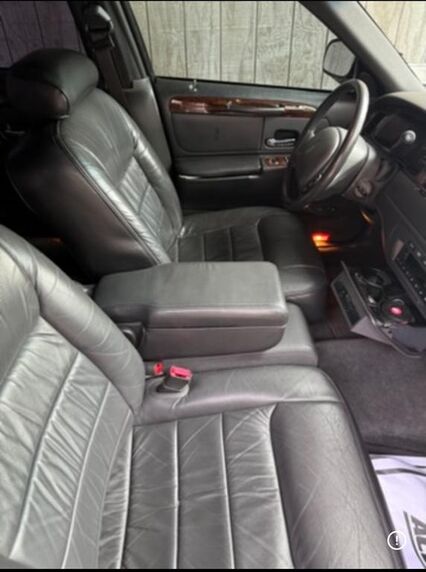 2000 LINCOLN Town Car