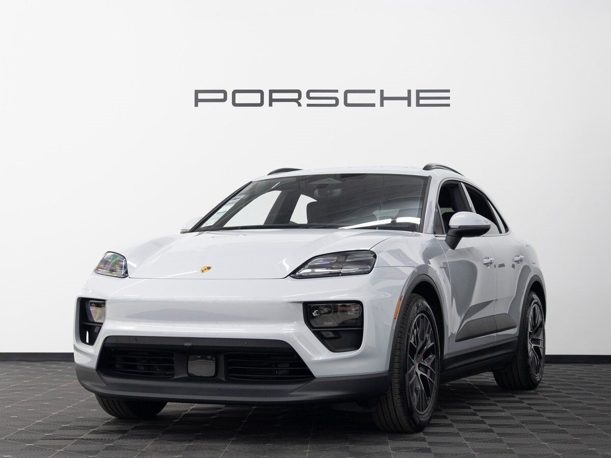 2025 PORSCHE Macan