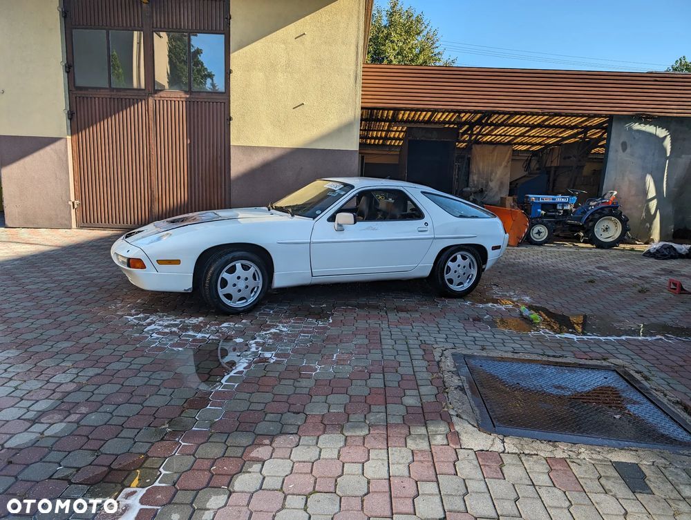Porsche 928