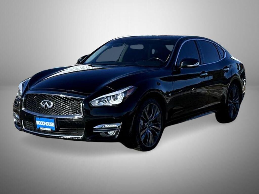 2017 INFINITI Q70