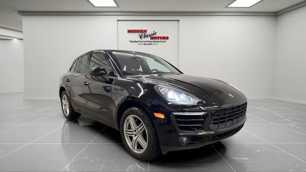 2016 PORSCHE Macan