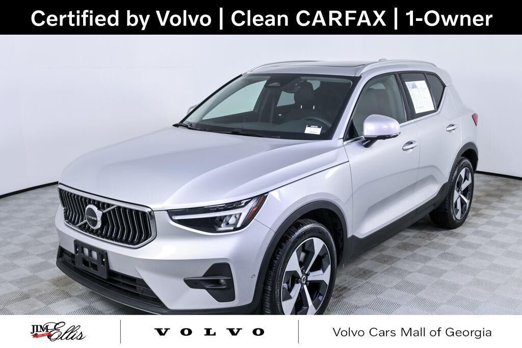 2025 VOLVO XC40
