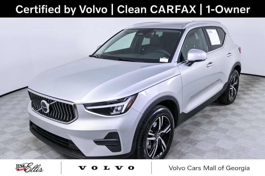 2025 VOLVO XC40