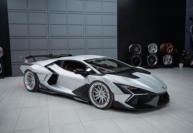 2025 LAMBORGHINI Revuelto