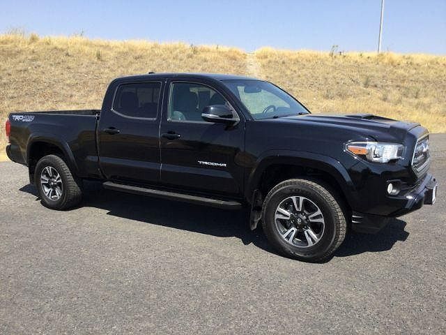 2017 TOYOTA Tacoma