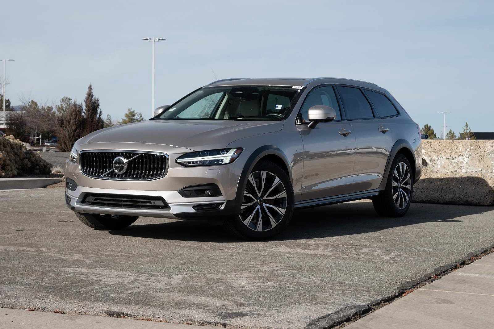 2024 VOLVO V90CC