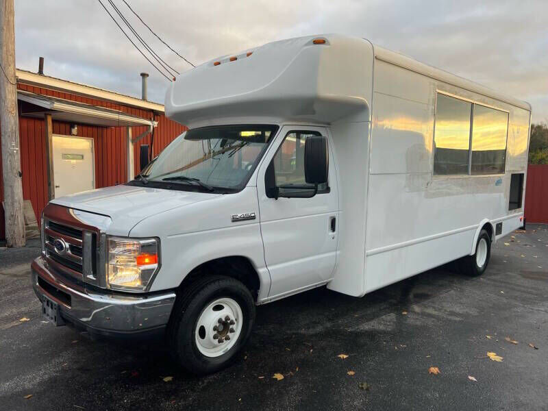 2015 FORD E-450